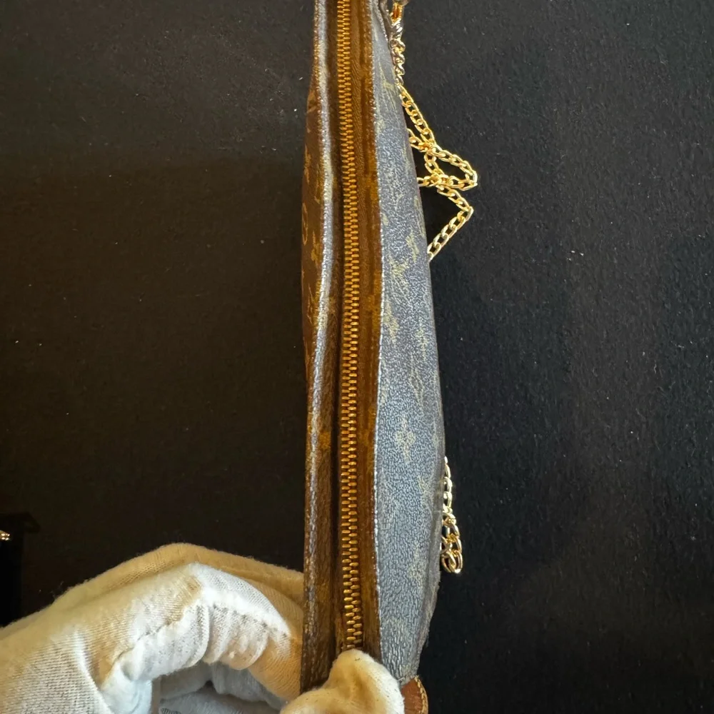 Louis Vuitton
LV Monogram Toiletry Pouch 26 vintage converted Crossbody - Picture 10 of 16